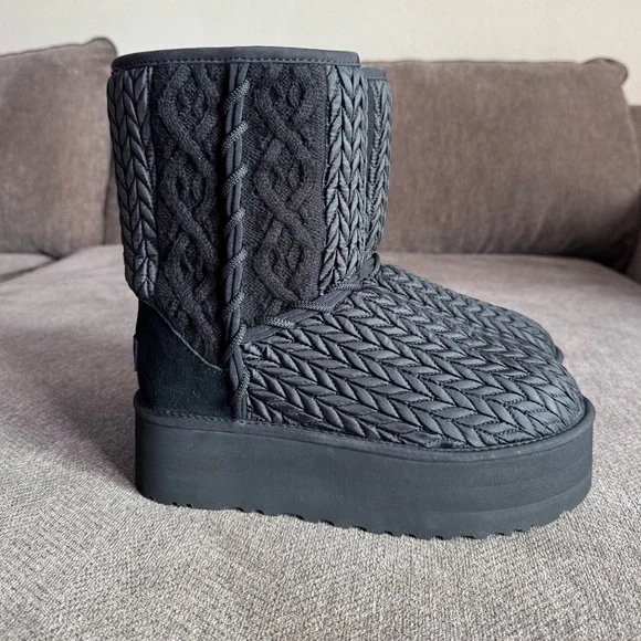 UGG Classic Short Villa Knit Platform Boot - Picture 9 of 15